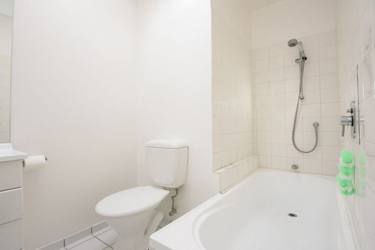 Photo of property in Terrace Tower Apartments, 126p4a The Terrace, Wellington Central, Wellington, 6011