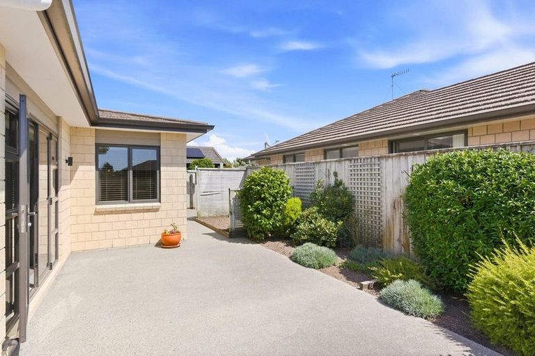 Photo of property in 2 Pearson Place, Paraparaumu, 5032