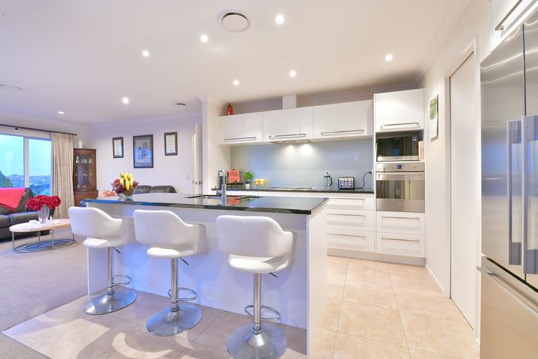 Photo of property in 33 Savoy Road, Orewa, 0931