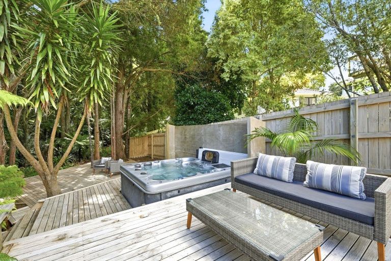 Photo of property in 90b Eskdale Road, Birkdale, Auckland, 0626