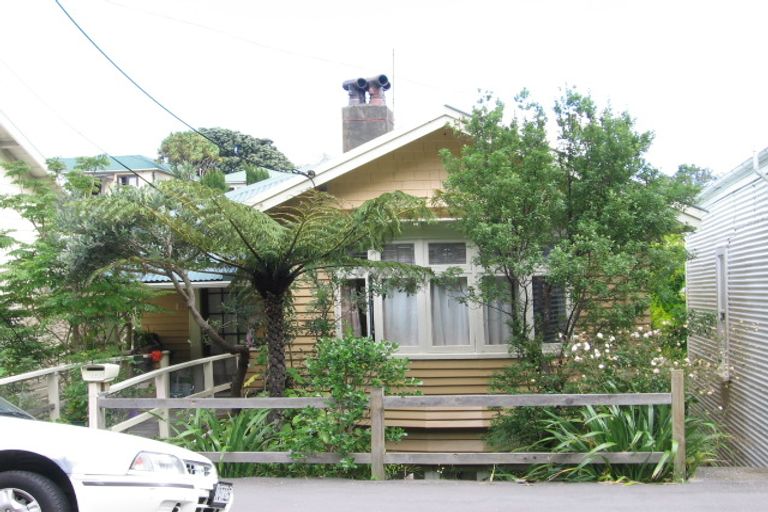 Photo of property in 142 Russell Terrace, Berhampore, Wellington, 6023