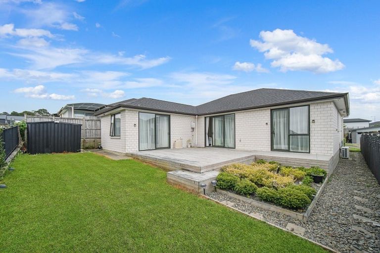 Photo of property in 6 Joseph Kokich Avenue, Swanson, Auckland, 0614