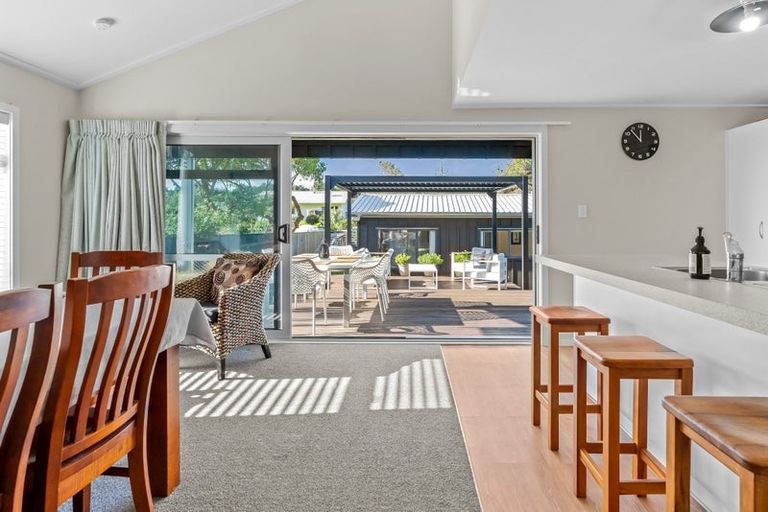 Photo of property in 6 Kent Avenue, Waitarere Beach, Levin, 5510