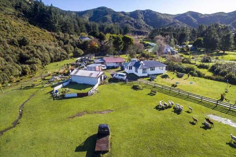 Photo of property in 147 Upper Fitzherbert Road, Wainuiomata, 5373