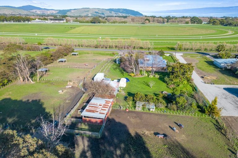 Photo of property in 92 Rahui Road, Otaki, 5512
