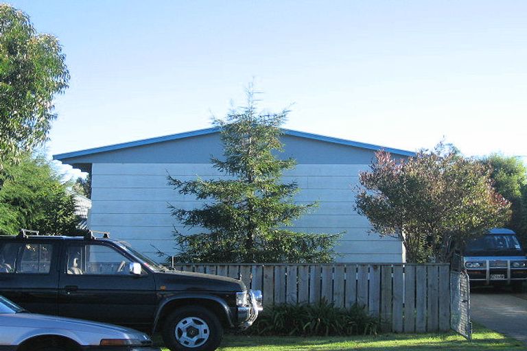 Photo of property in 73 Arawhata Road, Paraparaumu, 5032