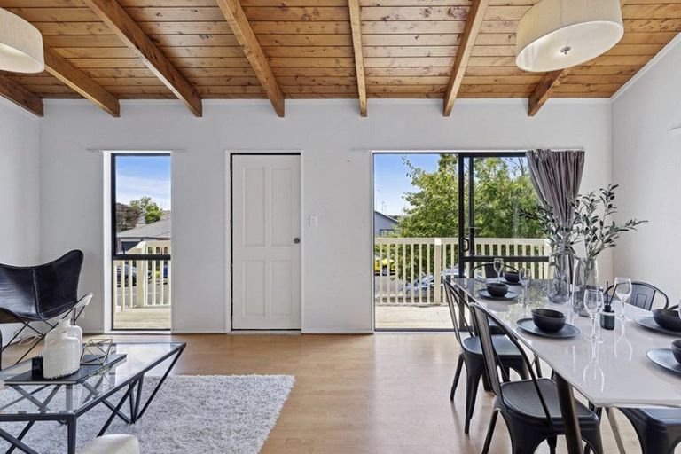 Photo of property in 2/48 Barbados Drive, Unsworth Heights, Auckland, 0632