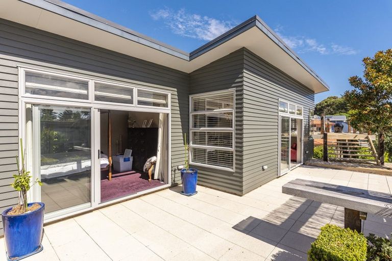 Photo of property in 11 Metzenthin Close, Raumati South, Paraparaumu, 5032