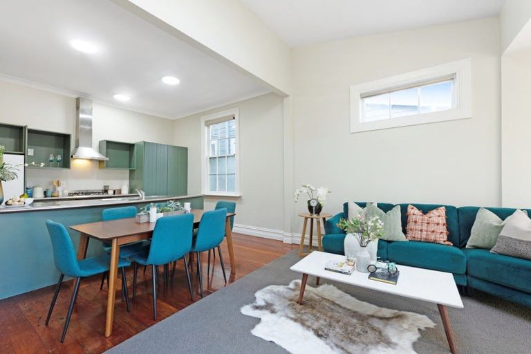 Photo of property in 11 Roxburgh Street, Mount Victoria, Wellington, 6011