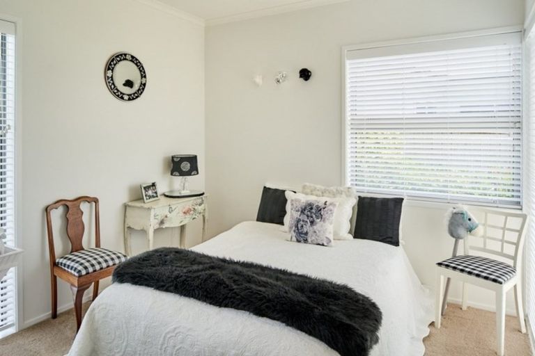 Photo of property in 14 Sue Dow Lane, Aotea, Porirua, 5024