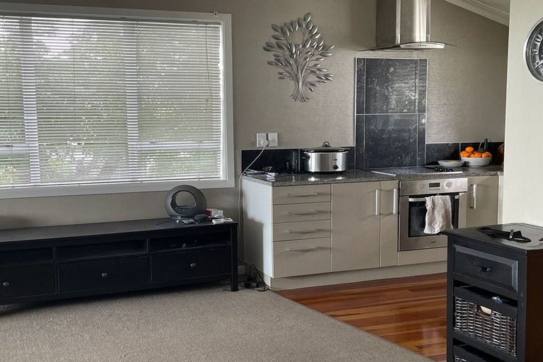 Photo of property in 1/142 Clovelly Road, Bucklands Beach, Auckland, 2012