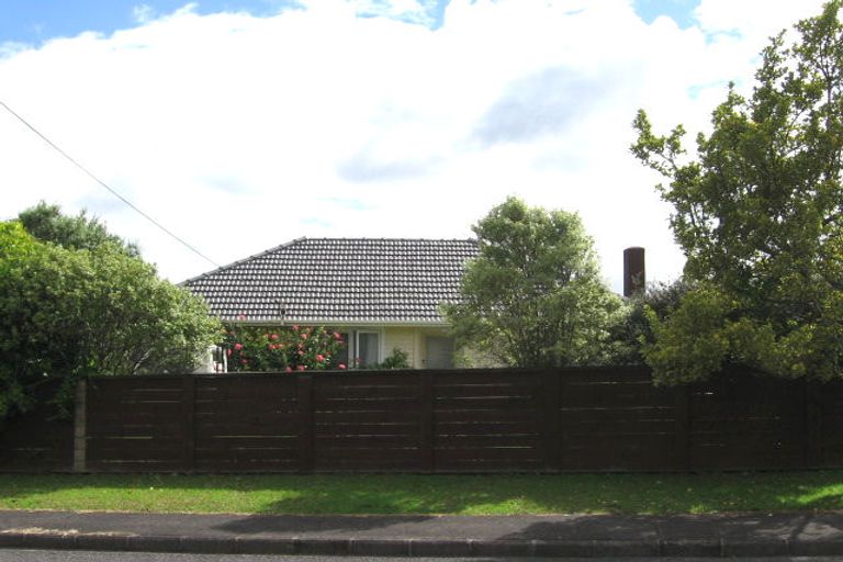 Photo of property in 25 Kirrie Avenue, Te Atatu South, Auckland, 0610