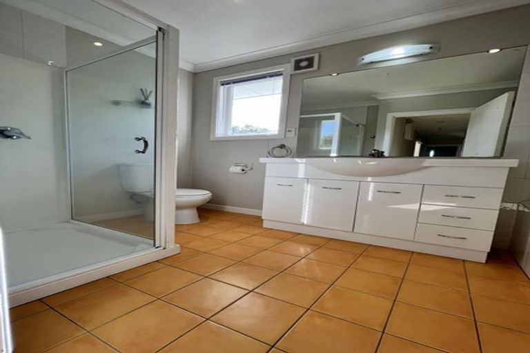 Photo of property in 13 Roby Street, Te Atatu Peninsula, Auckland, 0610