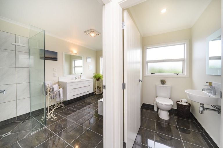 Photo of property in 20 Lorenzo Place, Kelvin Grove, Palmerston North, 4414