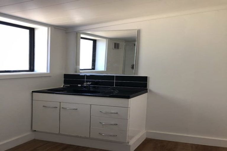 Photo of property in 12 Threadneedle Street, Greymouth, 7805