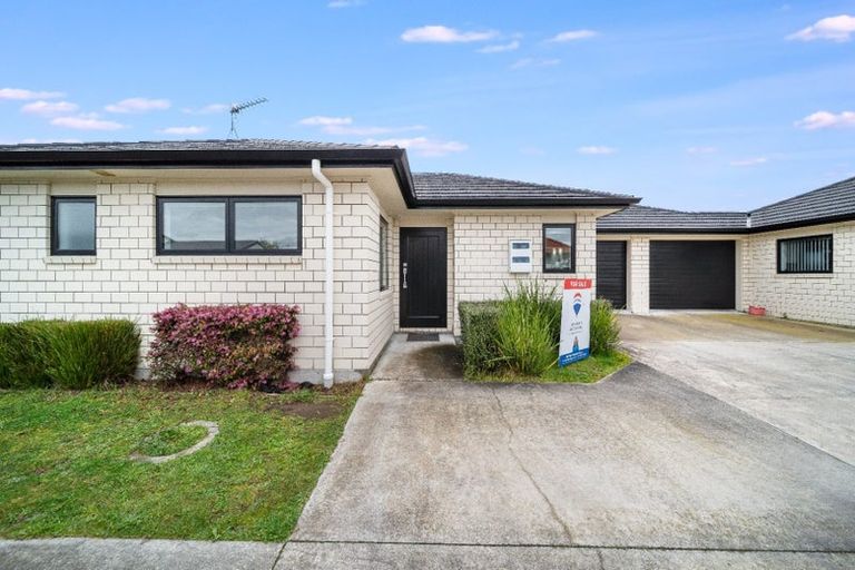 Photo of property in 2/9 Heath Street, Saint Andrews, Hamilton, 3200