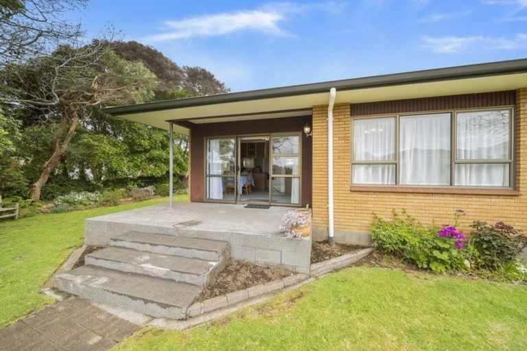 Photo of property in 32 Kauri Street, Merrilands, New Plymouth, 4312