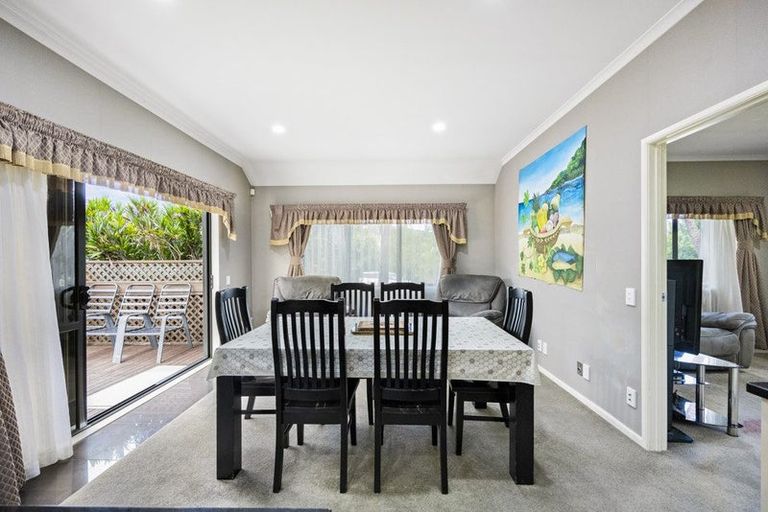 Photo of property in 1 Seresin Crescent, Flat Bush, Auckland, 2016