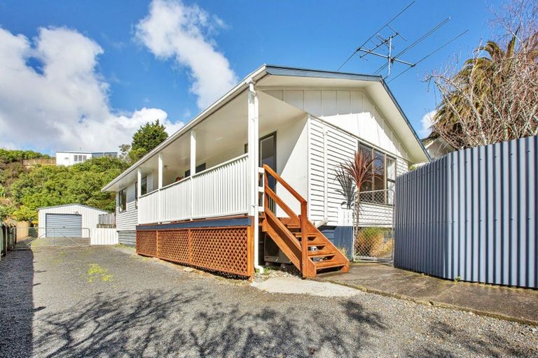 Photo of property in 2 Harold Grove, Stokes Valley, Lower Hutt, 5019