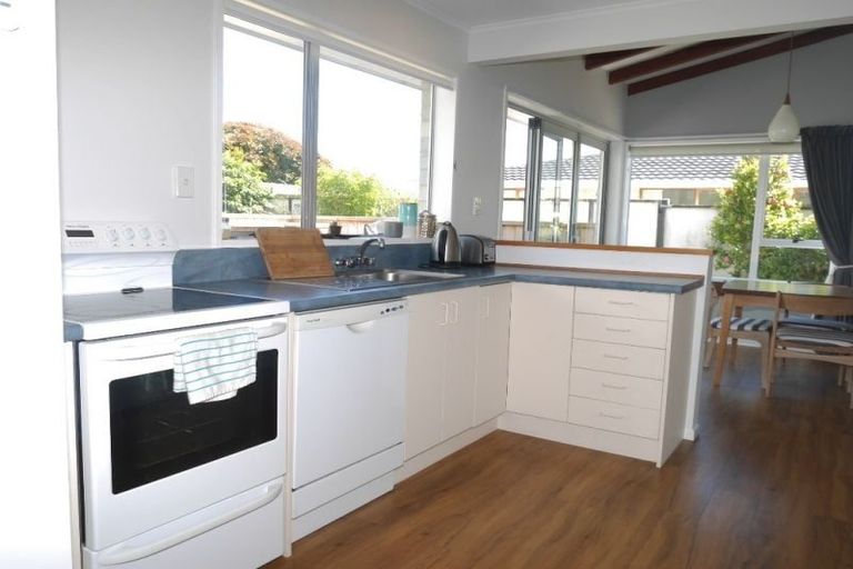 Photo of property in 39 Andrew Street, Waikanae, 5036