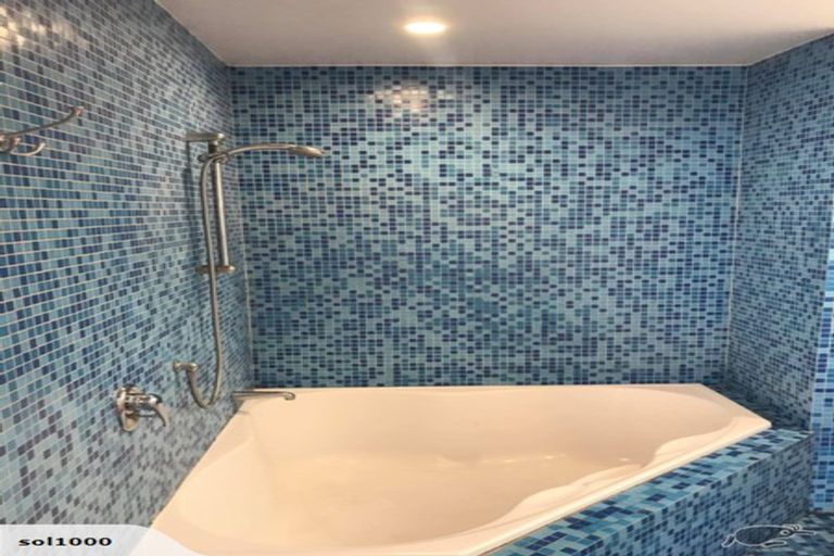 Photo of property in 33 Hungerford Road, Lyall Bay, Wellington, 6022