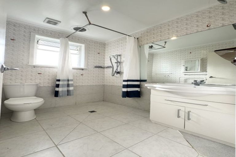 Photo of property in 7 Lyford Crescent, Sunnynook, Auckland, 0620