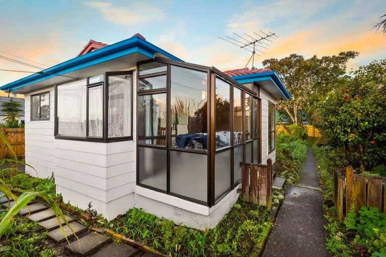 Photo of property in 110 Bruce Mclaren Road, Henderson, Auckland, 0612