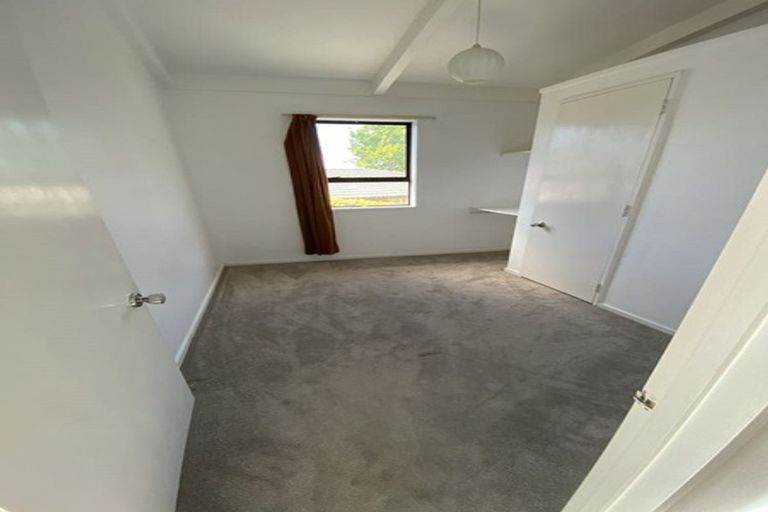 Photo of property in 1/13 Saddleback Rise, Murrays Bay, Auckland, 0630