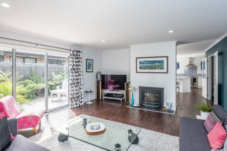 Photo of property in 33 Campion Road, Waikanae Beach, Waikanae, 5036