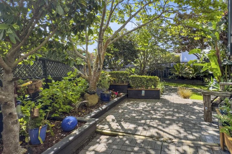 Photo of property in 2/130 Sandspit Road, Shelly Park, Auckland, 2014