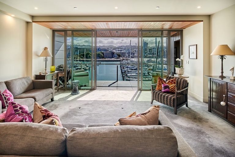 Photo of property in Clyde Quay Wharf, 2b/6 Clyde Quay Wharf, Te Aro, Wellington, 6011