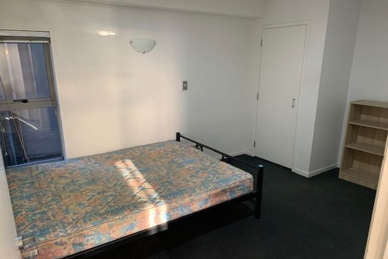 Photo of property in Alpha Apartments, 502/17 Vogel Lane, Auckland Central, Auckland, 1010