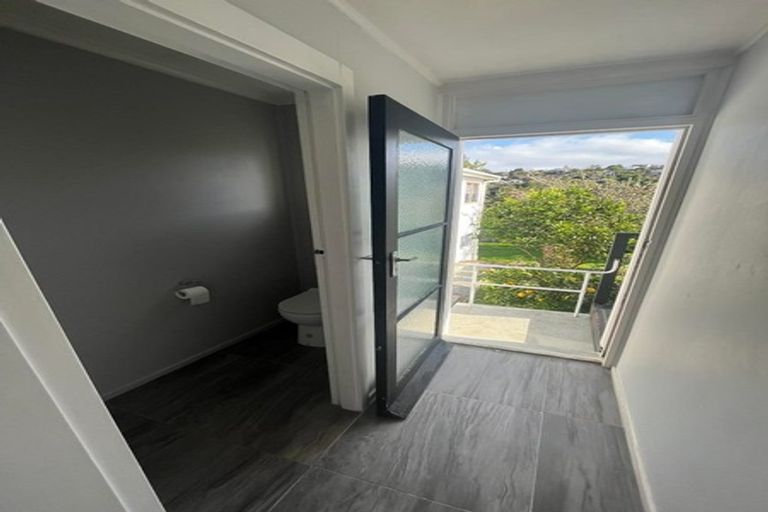 Photo of property in 1/658 Beach Road, Browns Bay, Auckland, 0630