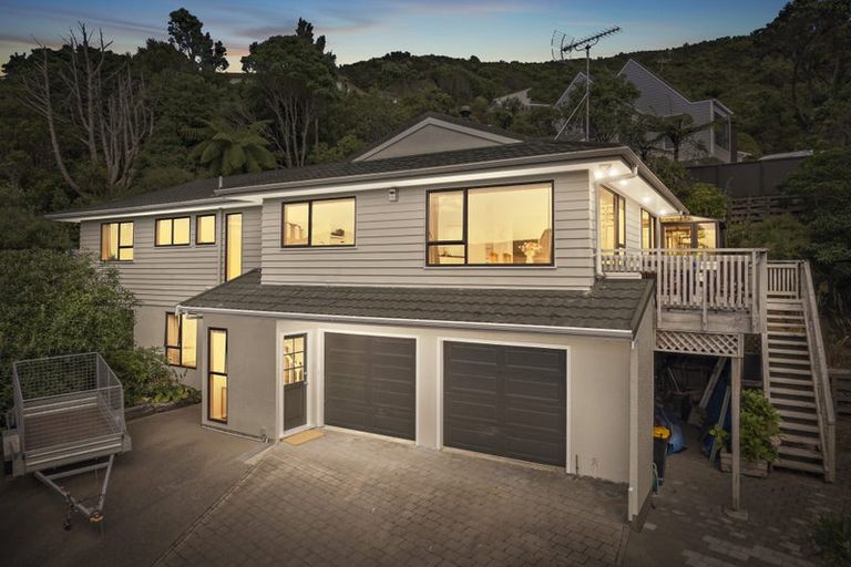Photo of property in 19 Paddington Grove, Karori, Wellington, 6012