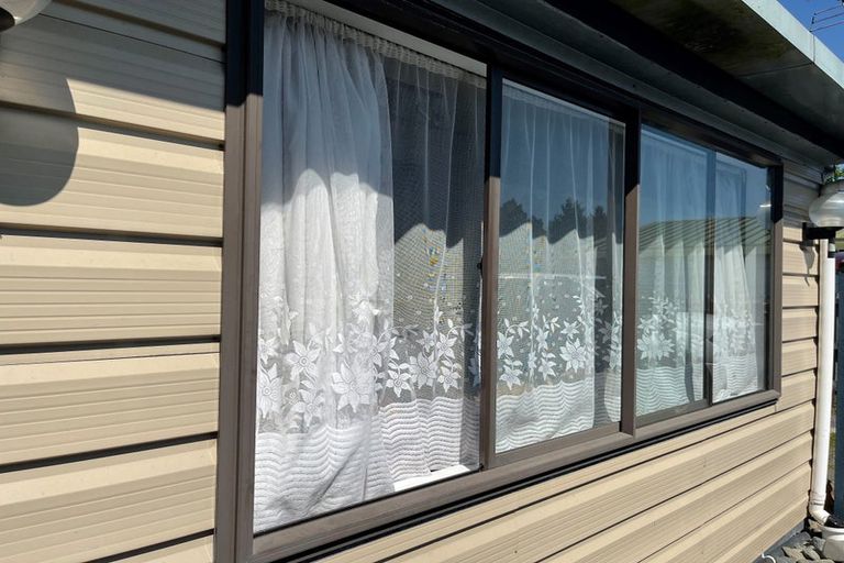 Photo of property in 2/9 Gregory Avenue, Islington, Christchurch, 8042