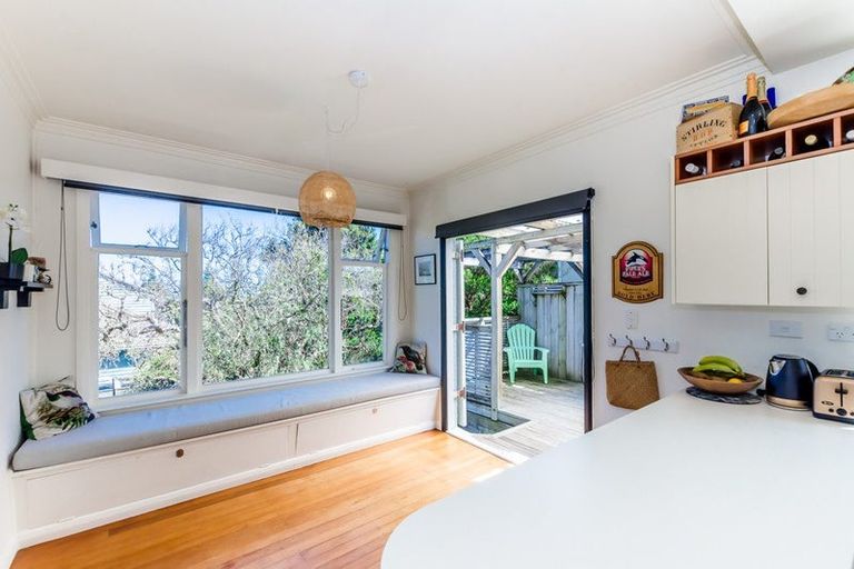 Photo of property in 131 Renown Road, Raumati South, Paraparaumu, 5032