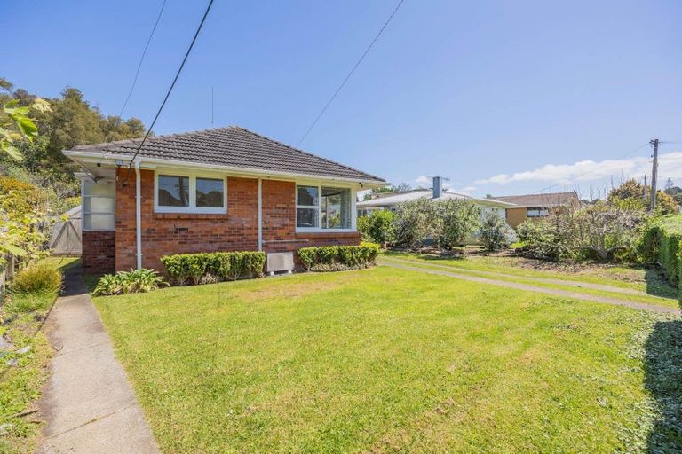 Photo of property in 1/6 Hillcrest Avenue, Hillcrest, Auckland, 0627
