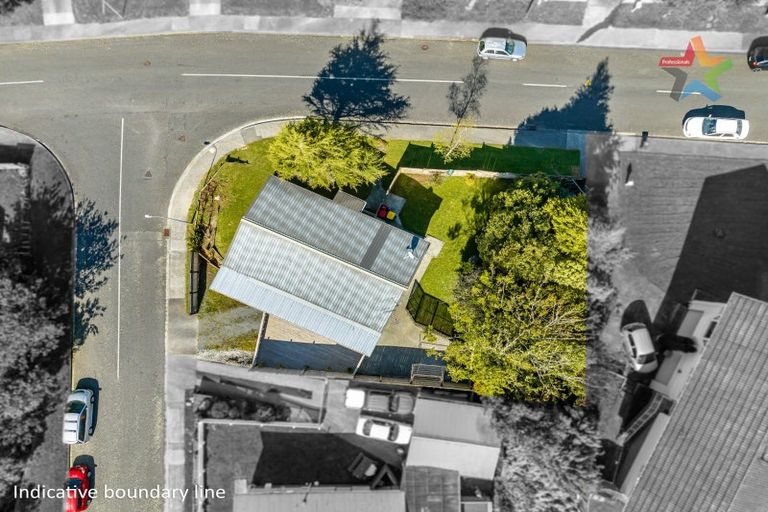 Photo of property in 1 Mcmanaway Grove, Stokes Valley, Lower Hutt, 5019