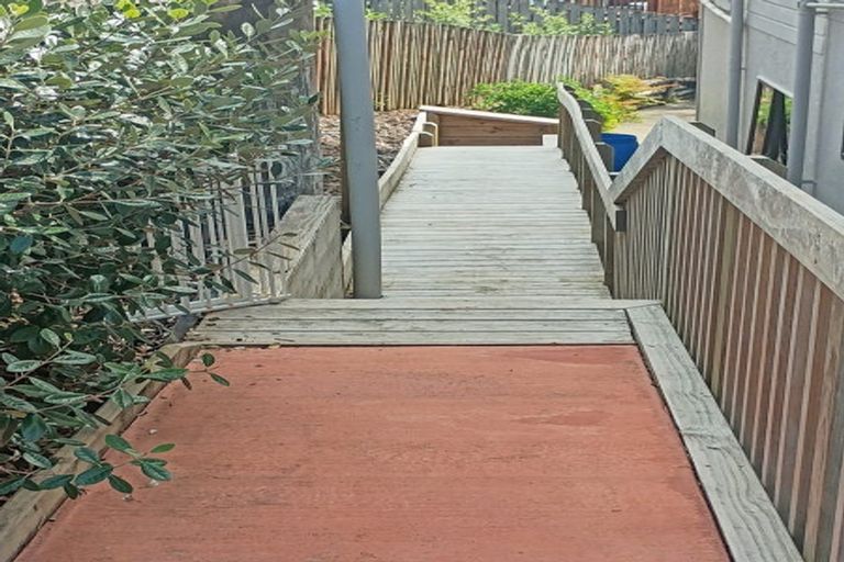 Photo of property in 20 Stratford Drive, Cable Bay, 0420