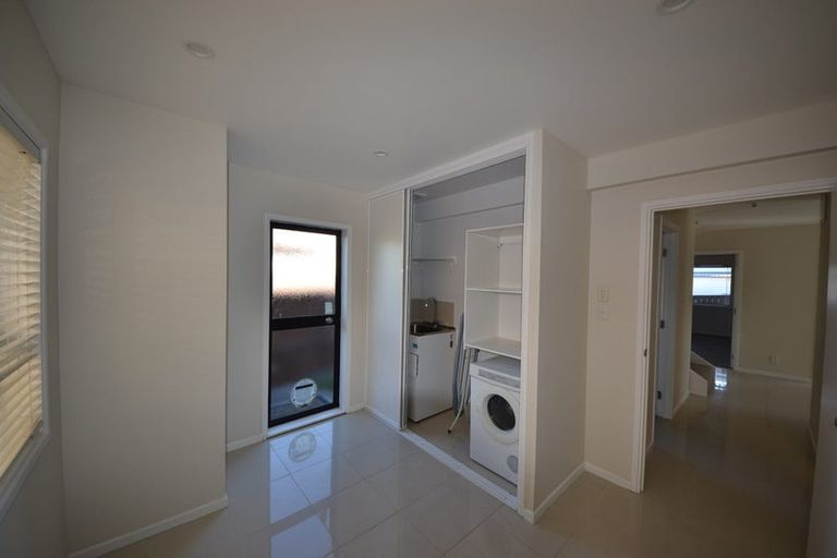 Photo of property in 2/42 Aberdeen Road, Campbells Bay, Auckland, 0620