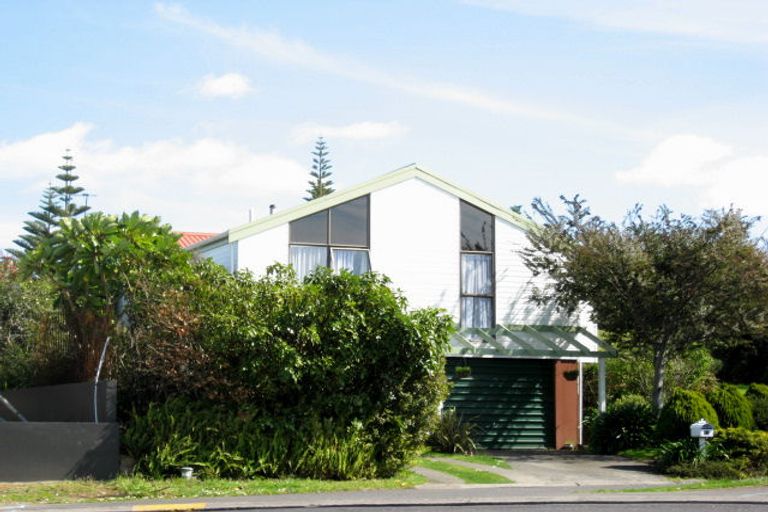 Photo of property in 11 Caledonia Place, Highlands Park, New Plymouth, 4312