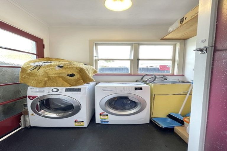 Photo of property in 2 Somme Road, Silverstream, Upper Hutt, 5019