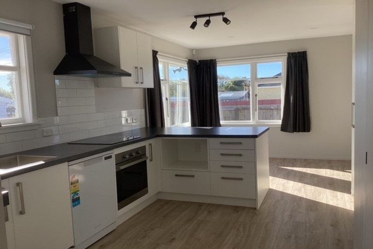 Photo of property in 11 Pembroke Street, Avondale, Christchurch, 8061