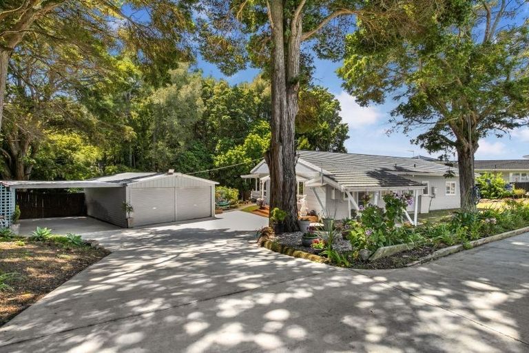 Photo of property in 70 Grande Vue Road, Hillpark, Auckland, 2102