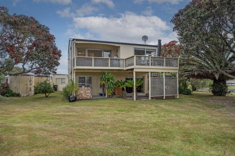 Photo of property in 19 Hicks Place, Cooks Beach, Whitianga, 3591