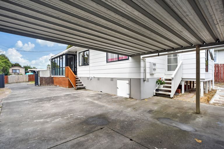 Photo of property in 2a Beazley Place, Glendene, Auckland, 0602