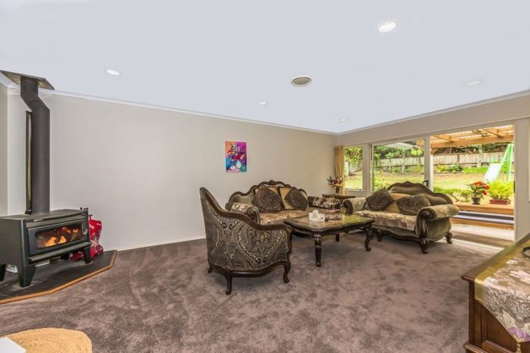 Photo of property in 31 Kate Sheppard Avenue, Torbay, Auckland, 0630