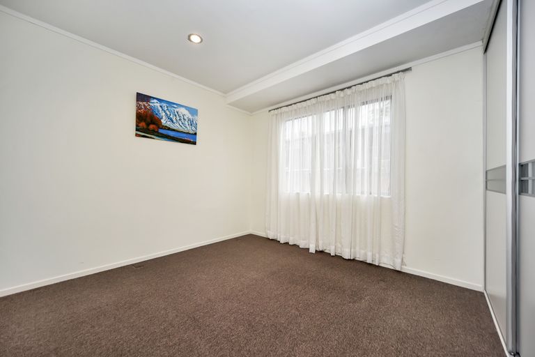 Photo of property in 2a Beazley Place, Glendene, Auckland, 0602