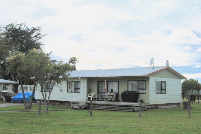 Photo of property in 20 Parkinson Street, Tolaga Bay, 4077