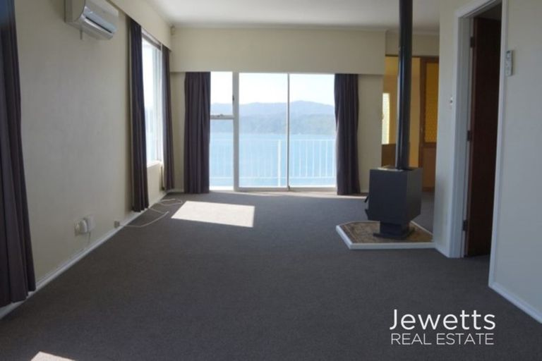 Photo of property in 29 Napier Street, Karaka Bays, Wellington, 6022